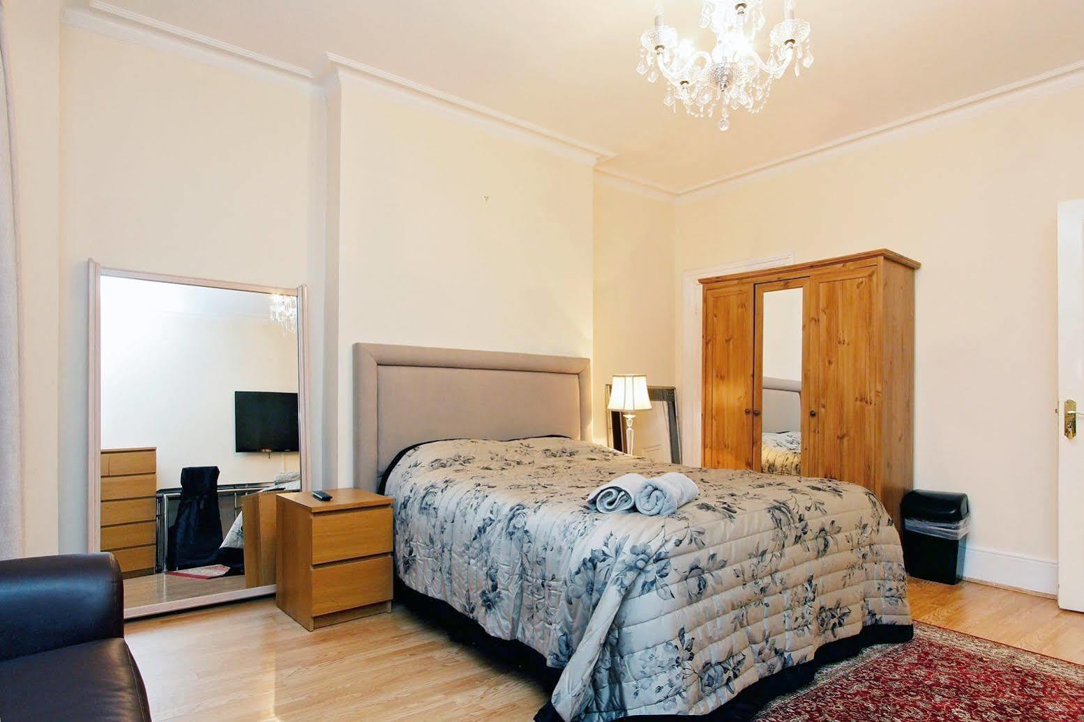 Aparthotel Hyde Park &