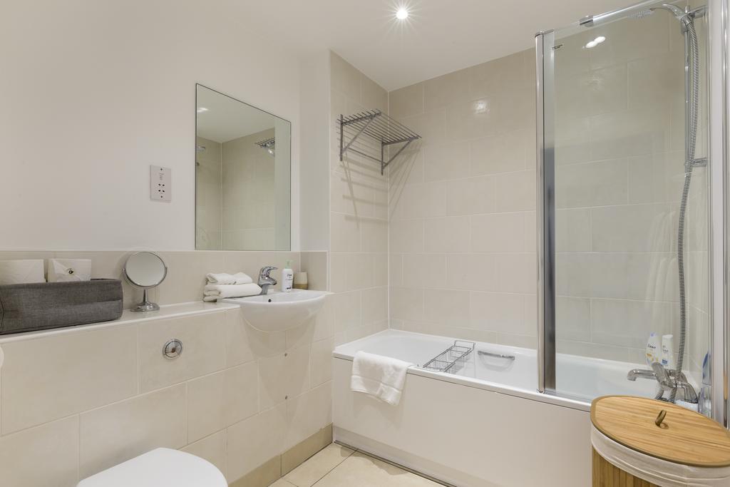 2 Bed Eagle Court London
