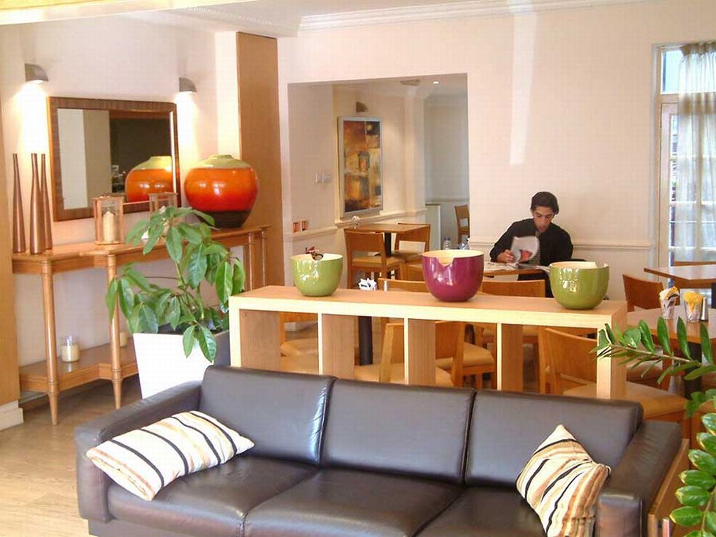 Americana Hotel London