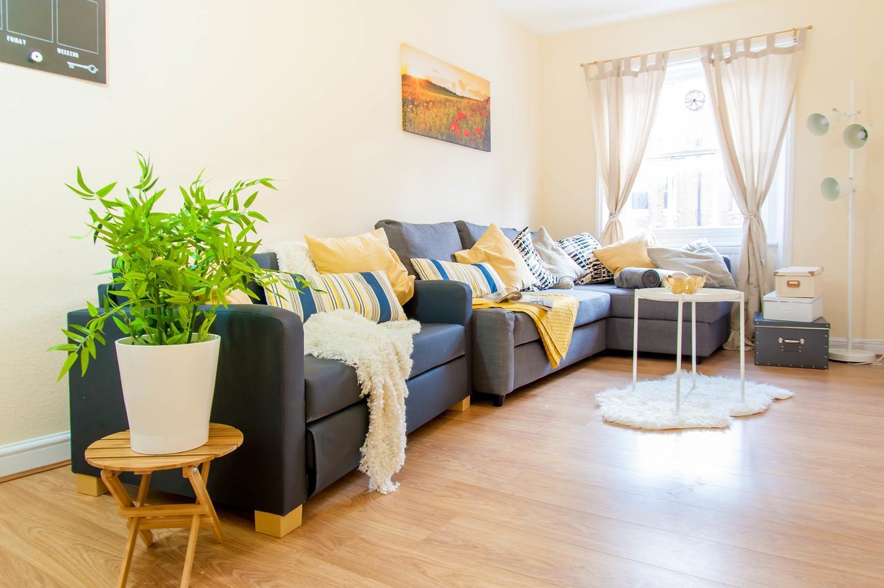 Cs Queensway Apartment