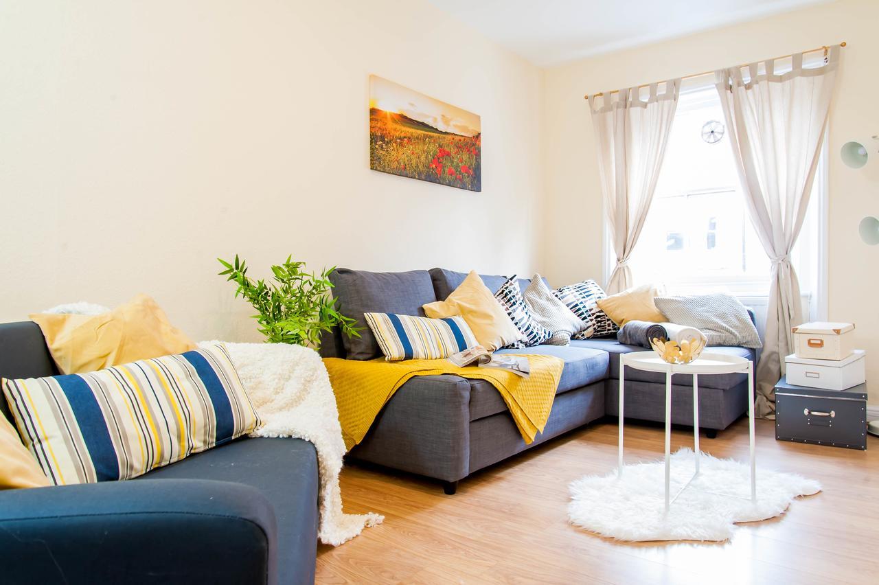 Cs Queensway Apartment London