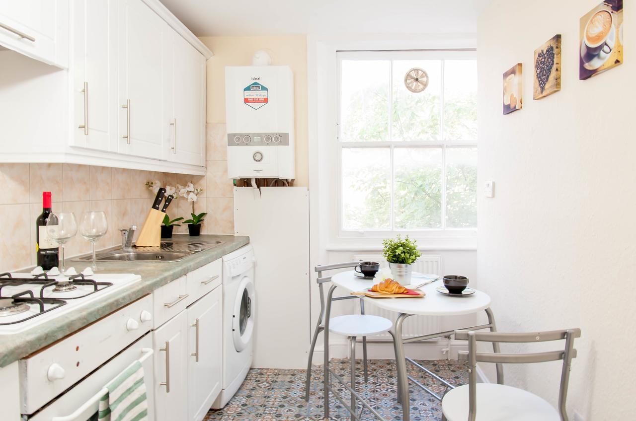 Cs Queensway Apartment London