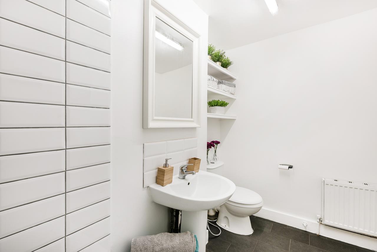Cs Queensway Apartment
