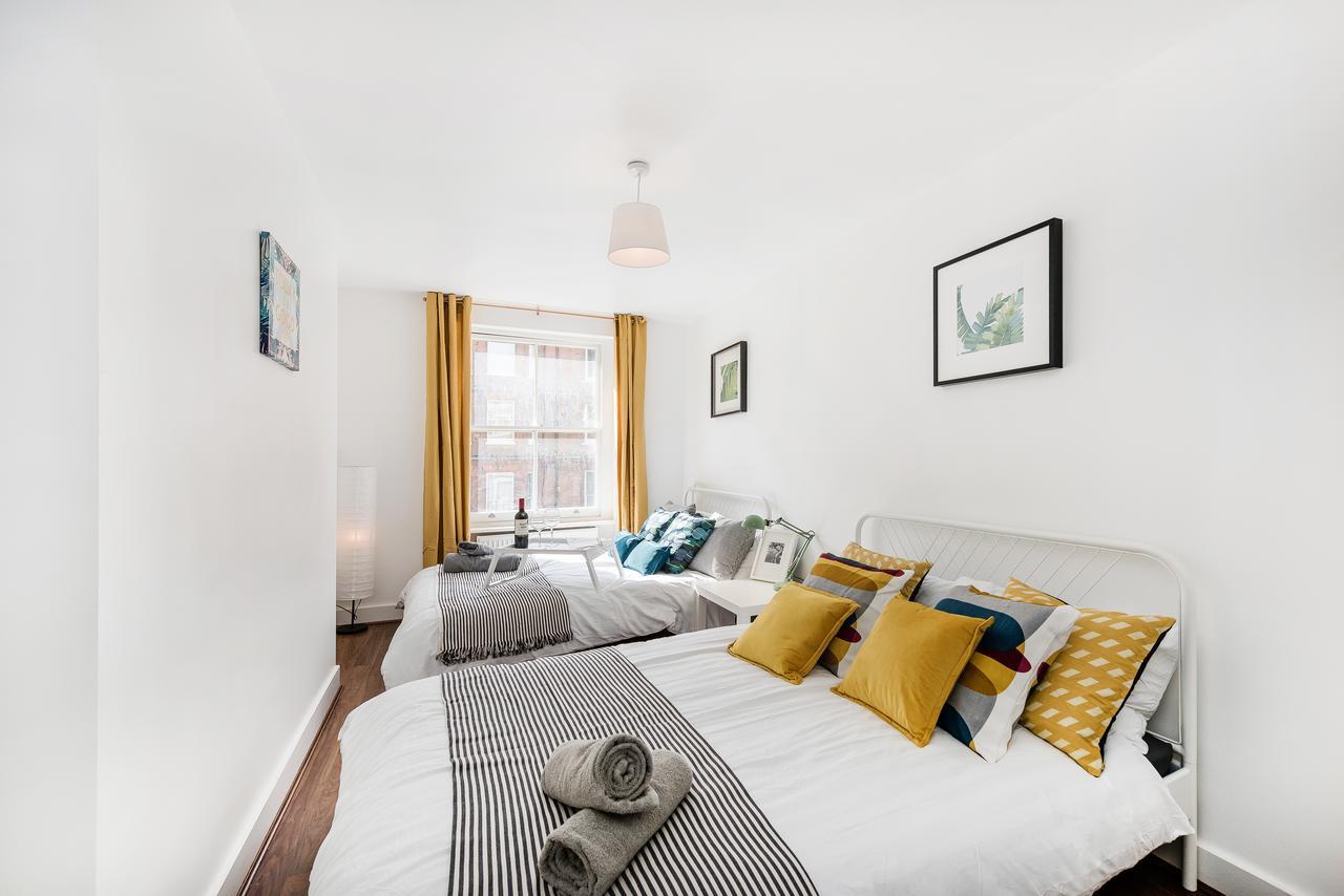 Cs Queensway Apartment London