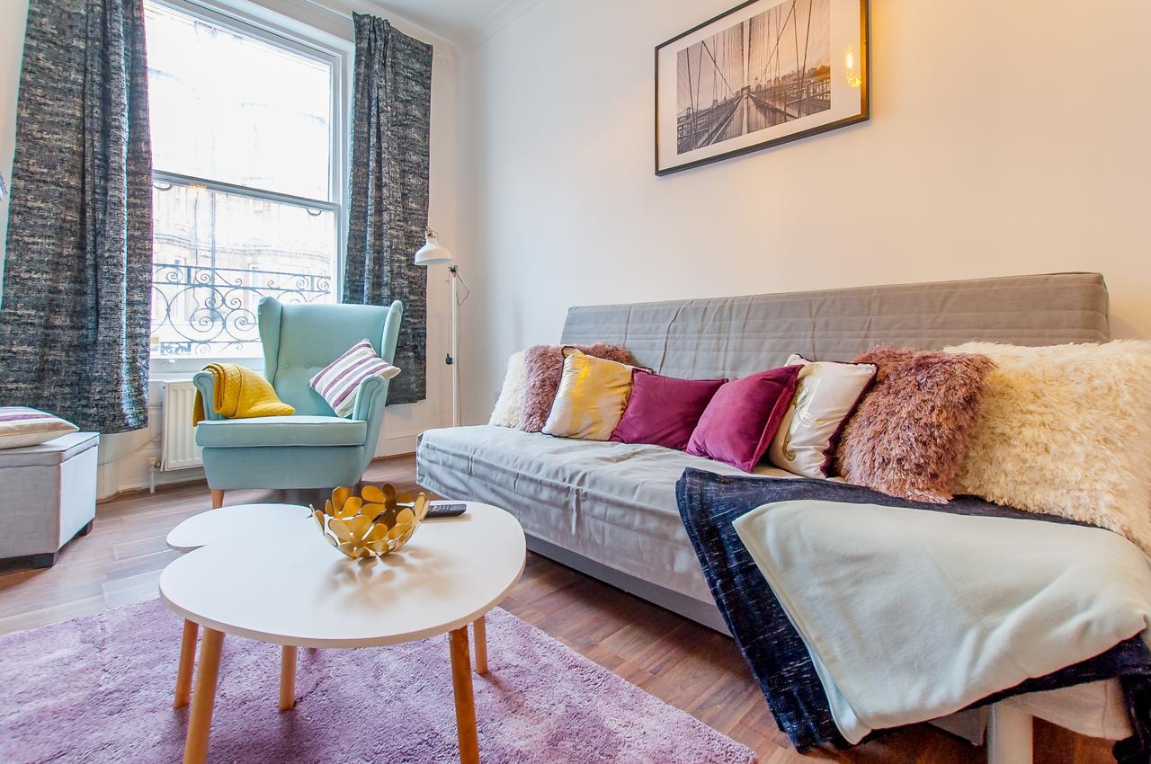 Cs Queensway Apartment London