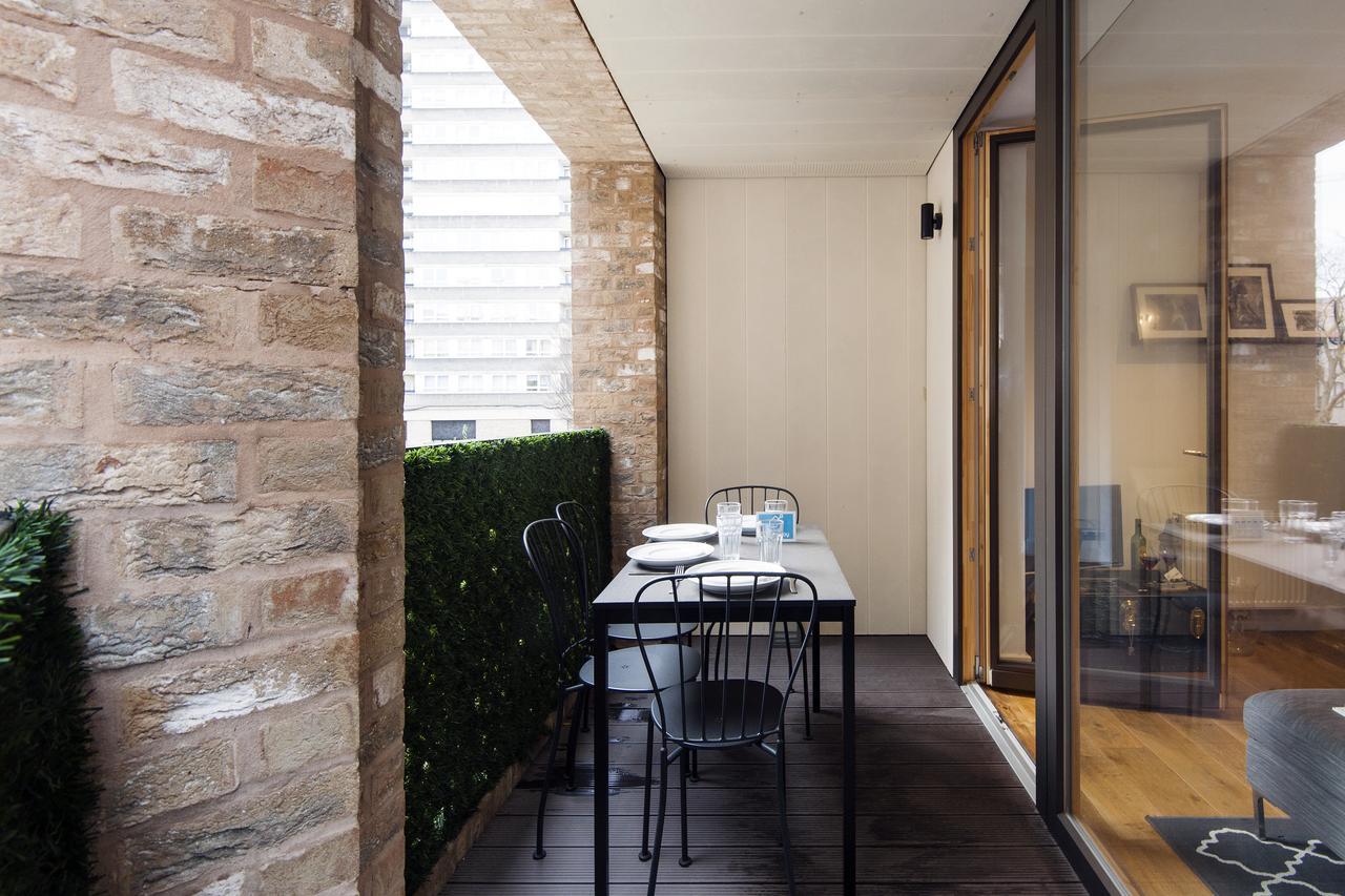 Apartment The Shalfleet Drive London