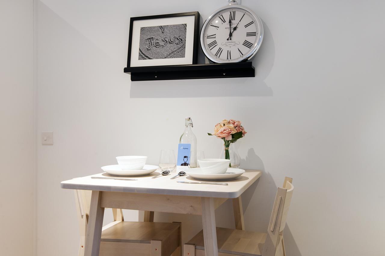 Apartment The Shalfleet Drive London