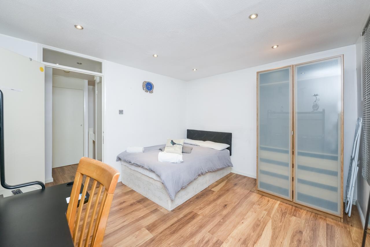 1 Double-bed Kennington-sk Habitación en casa particular