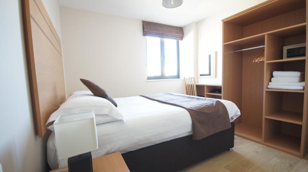 Appartement Crompton Court Londen