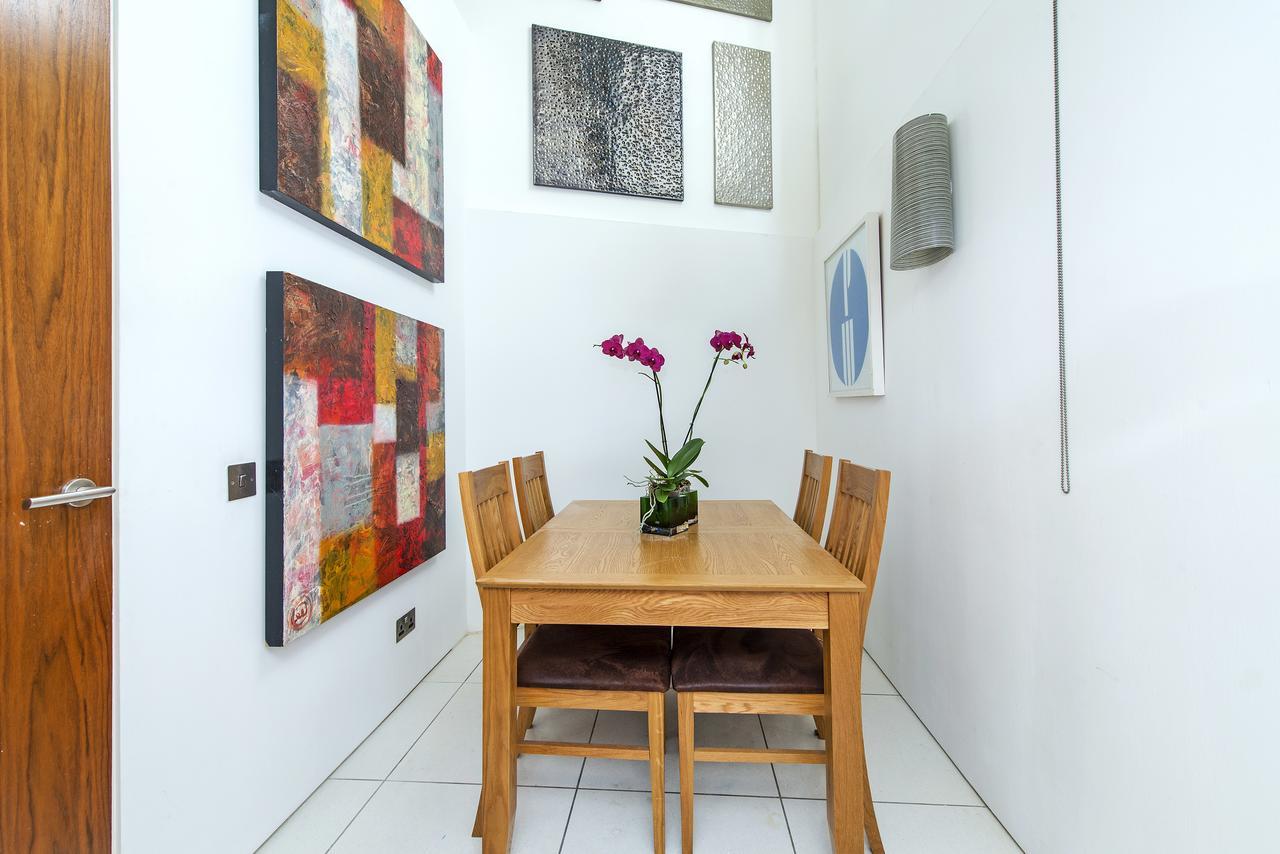 Georgian Superstar Holiday home London