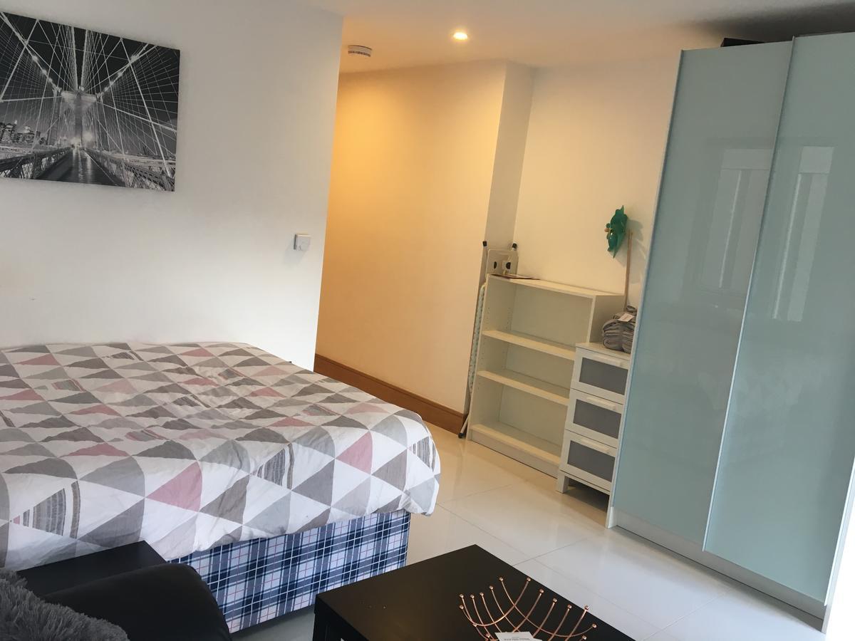 Churchway Apartment *
