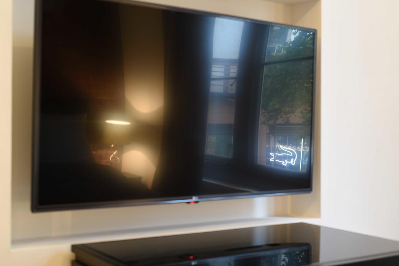 Spacious & Modern 2 Bed At Knightsbridge *