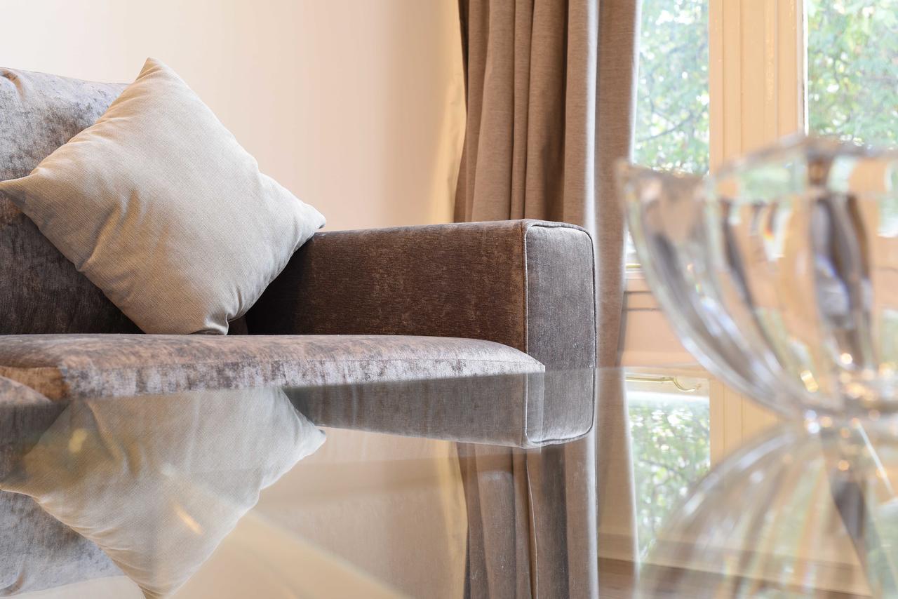 Spacious & Modern 2 Bed At Knightsbridge *