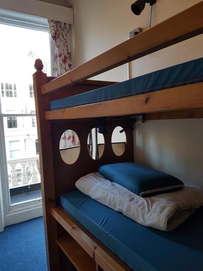 Barmy Badger Backpackers * Londen