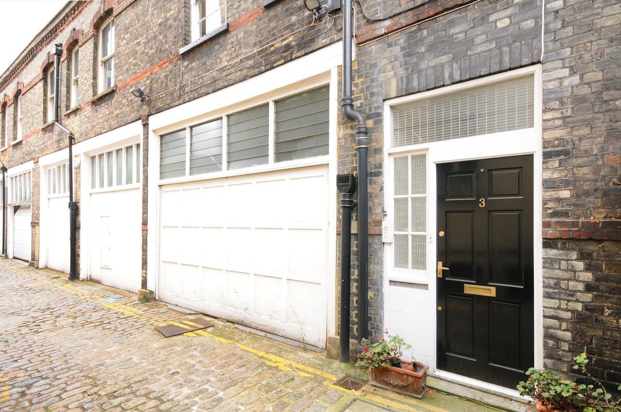 Victoria Mews * London