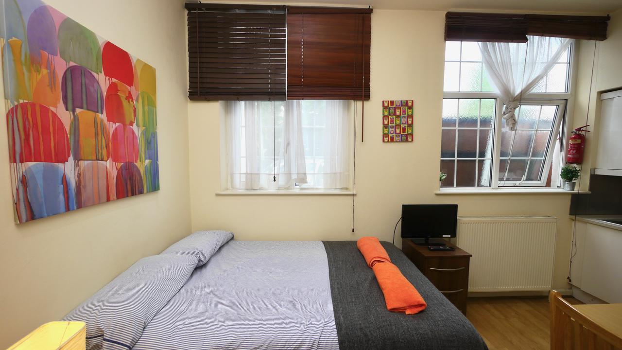 247 Hostal *
