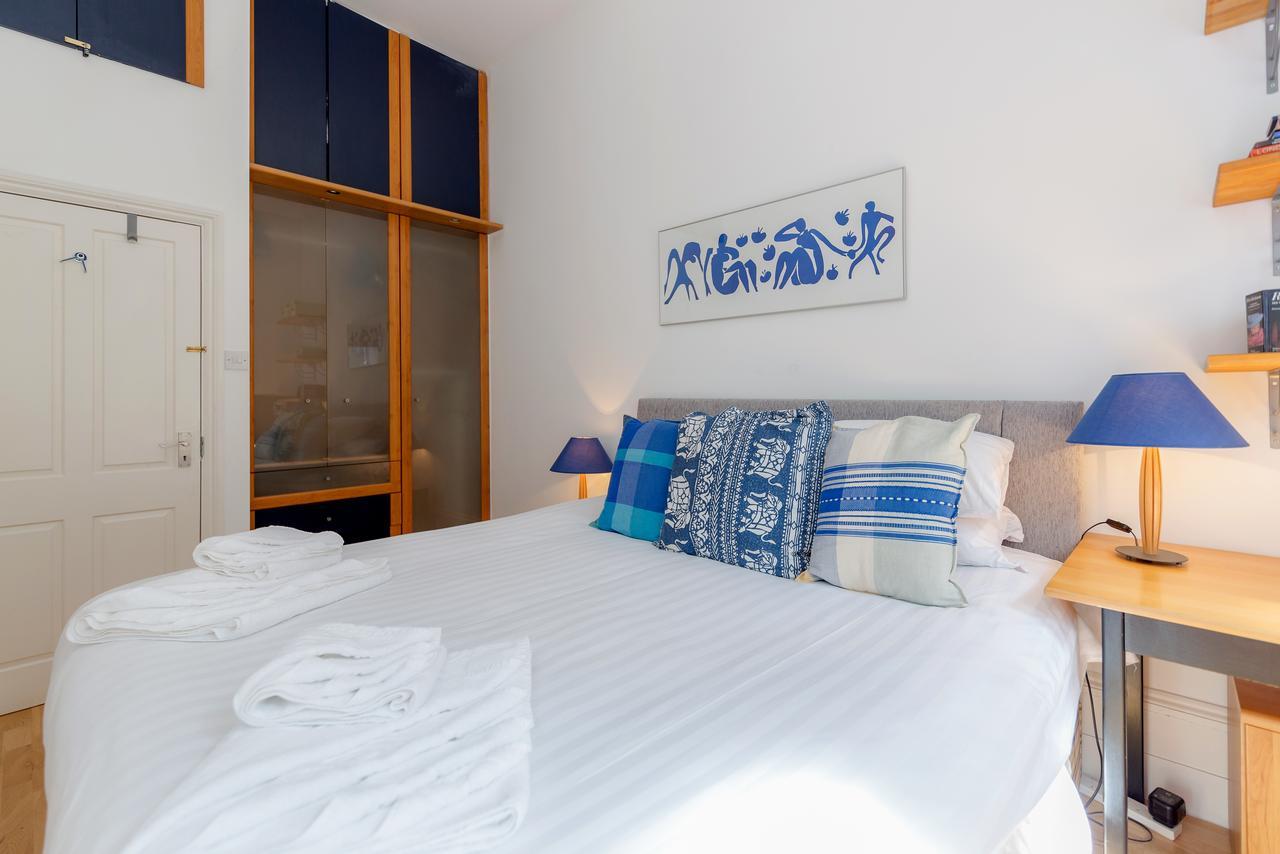 Earls Court By Basetogo