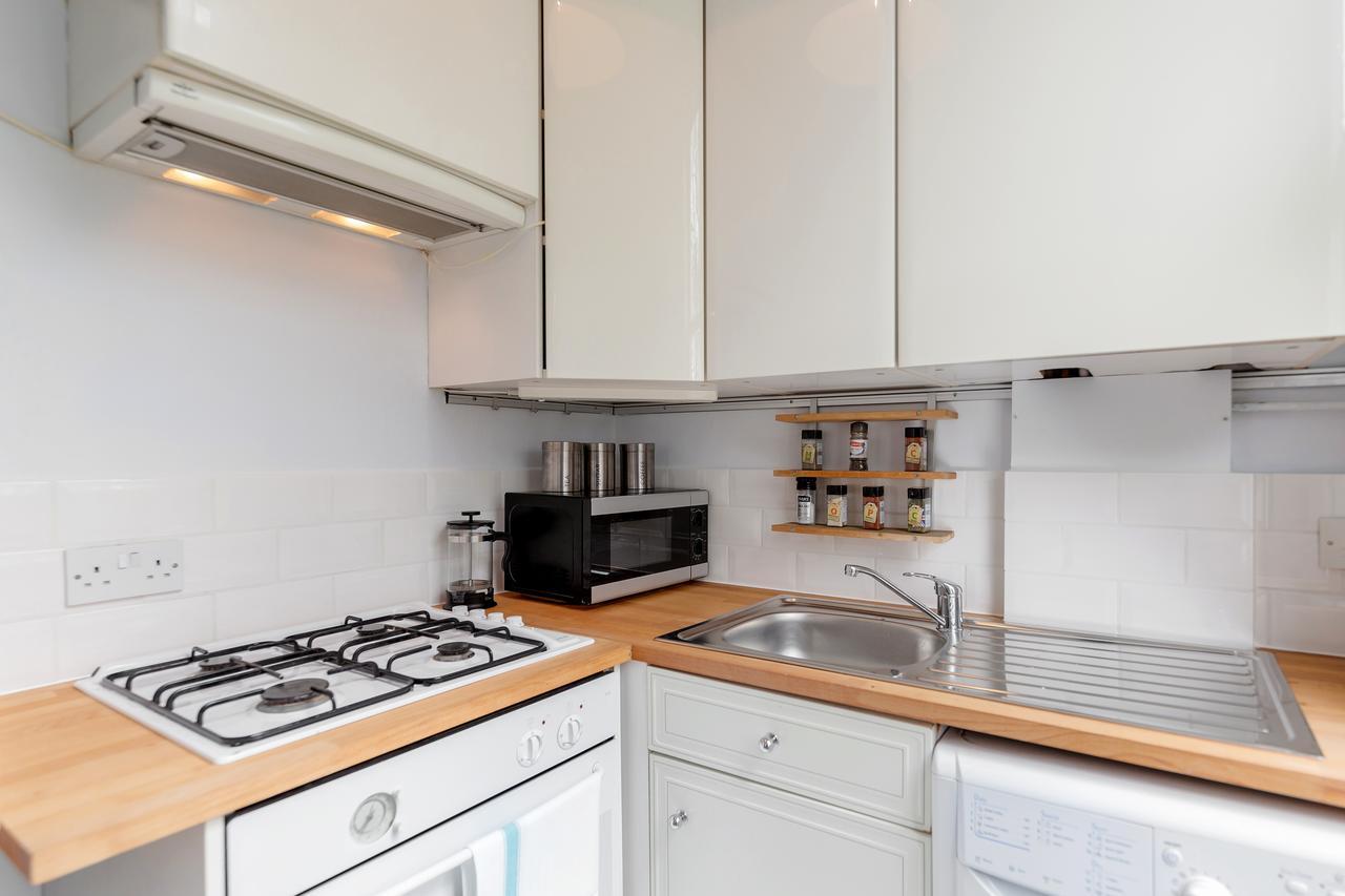 Earls Court By Basetogo Apartment