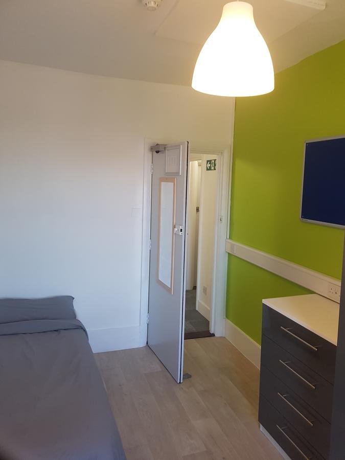 Hostal New Mansion House *