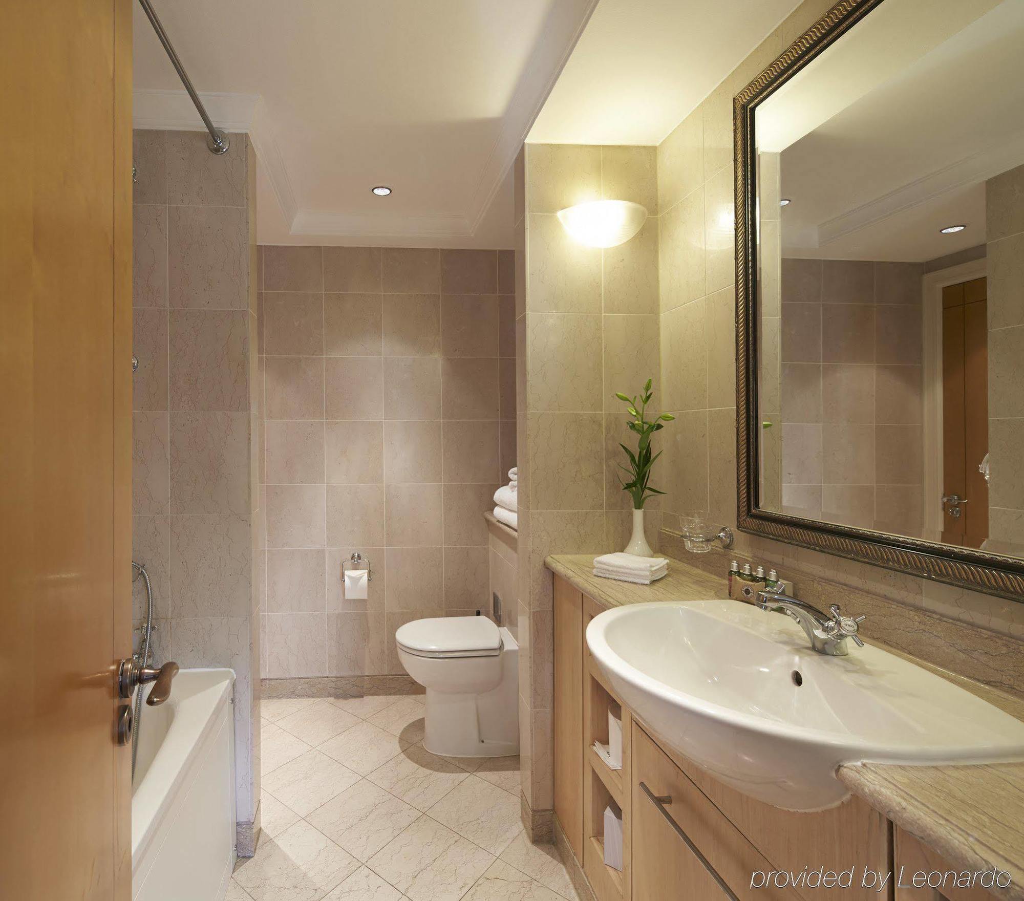 Ascott Mayfair Apartment *