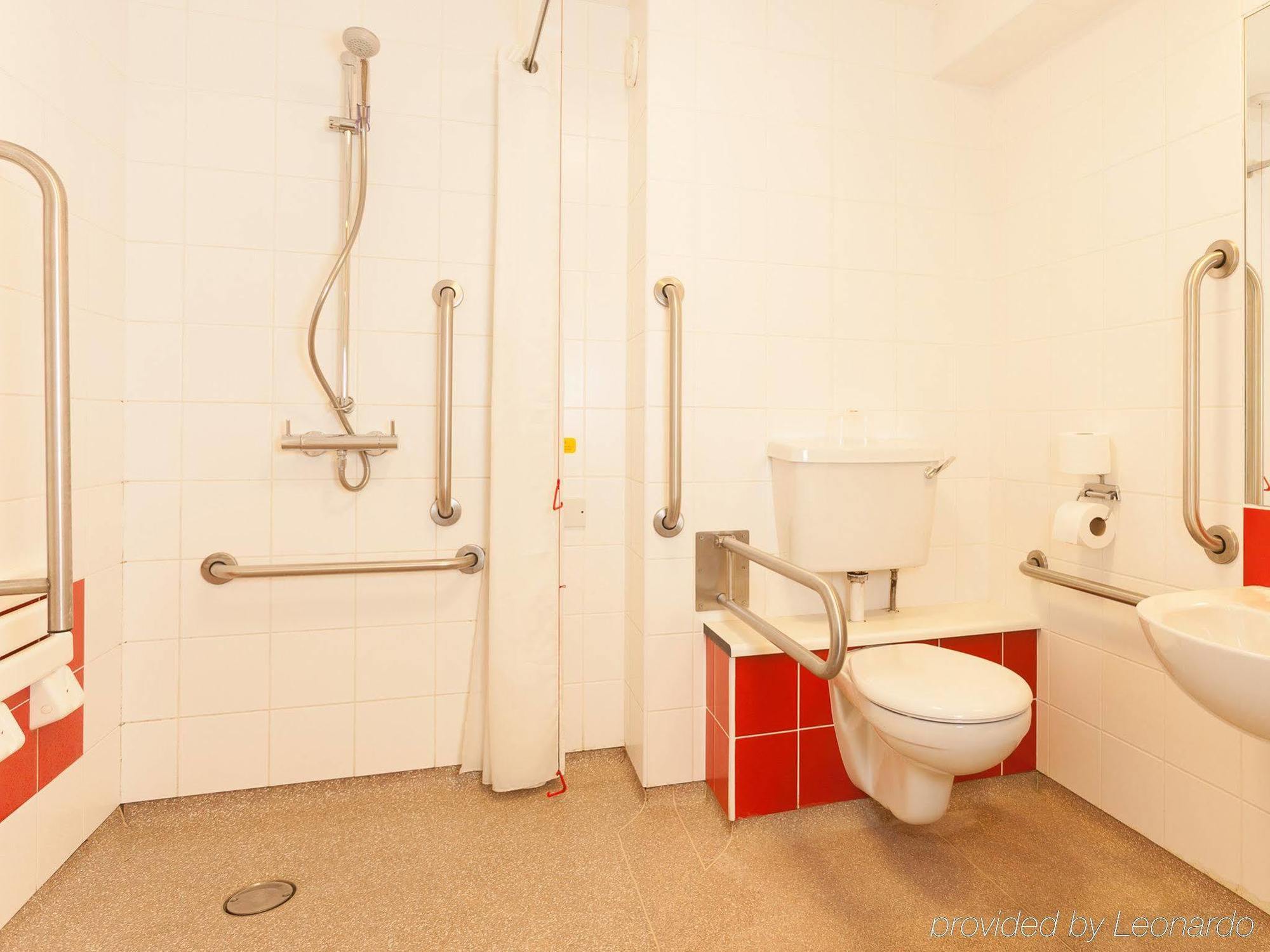 Travelodge Waterloo Hotel