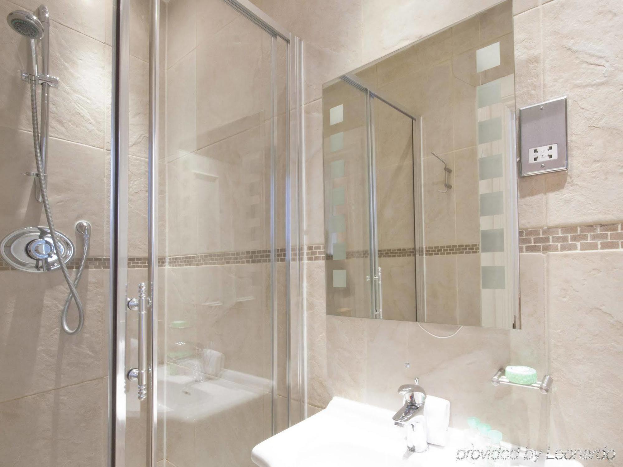17 Hertford Street Apartahotel 3*