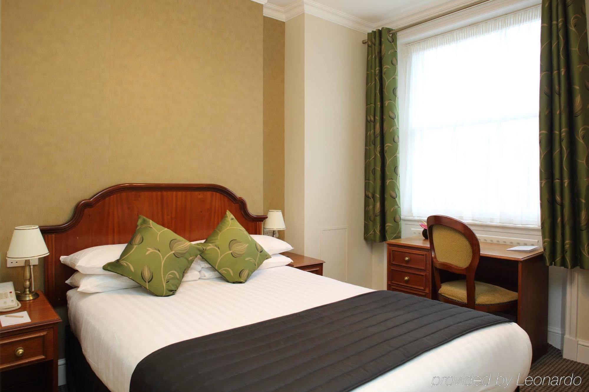 Kensington Gardens Hotel 2*