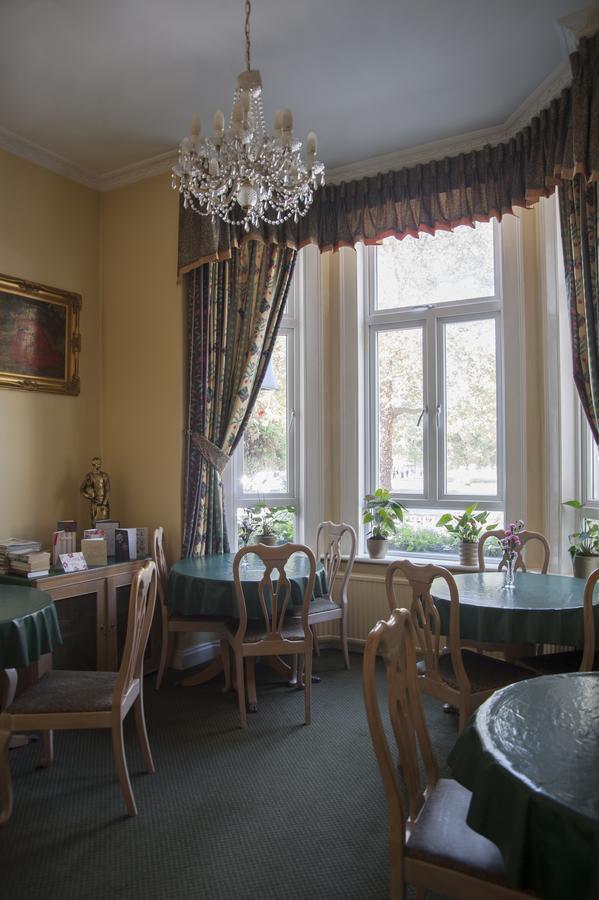Her Majesty Bed & Breakfast