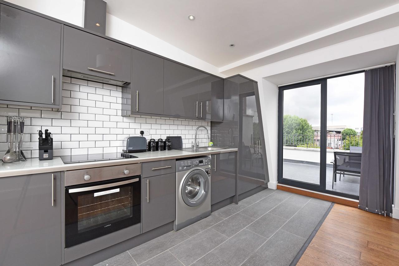 Modern & Spacious 2 Bed At Clapham Junction Aparthotel London