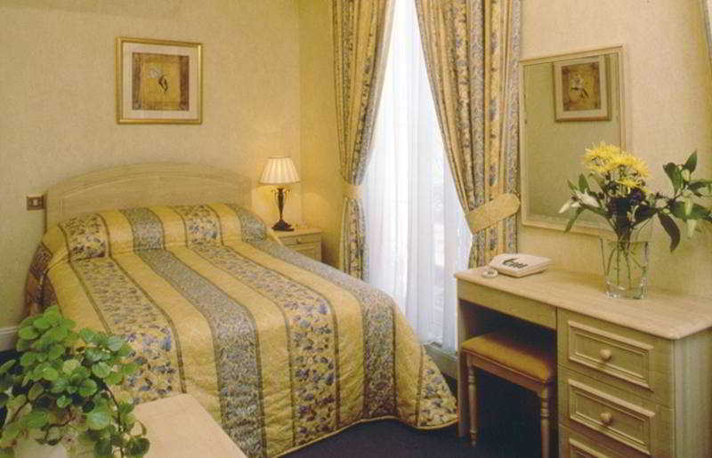 Four Season Hotel 3*