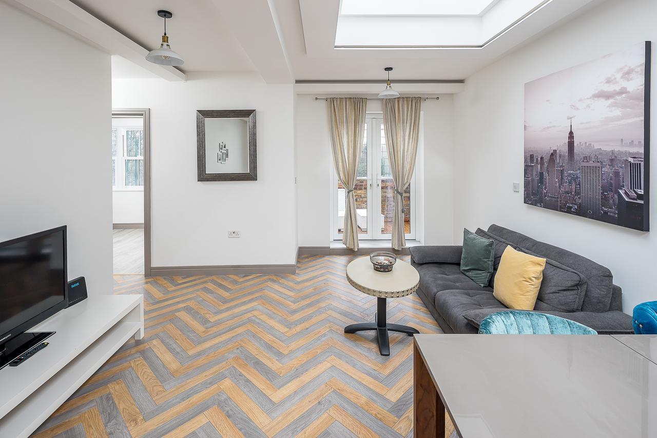 Regents Luxury * London