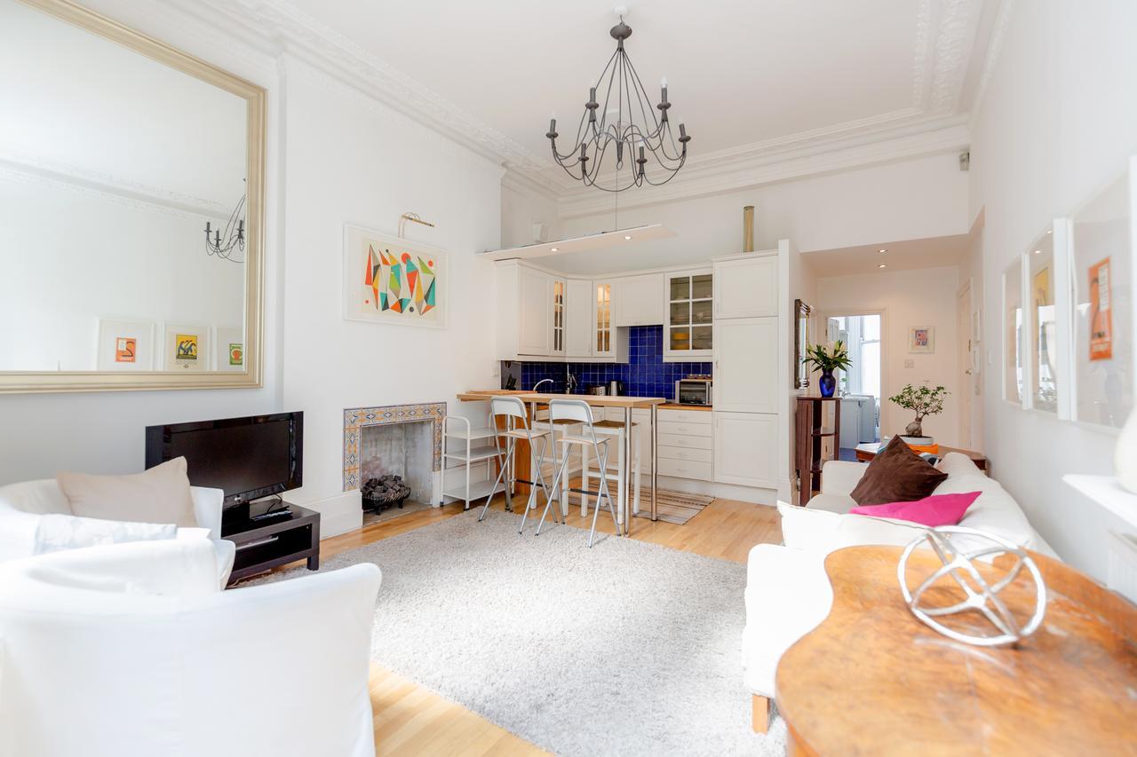 Earls Court By Basetogo Apartment *