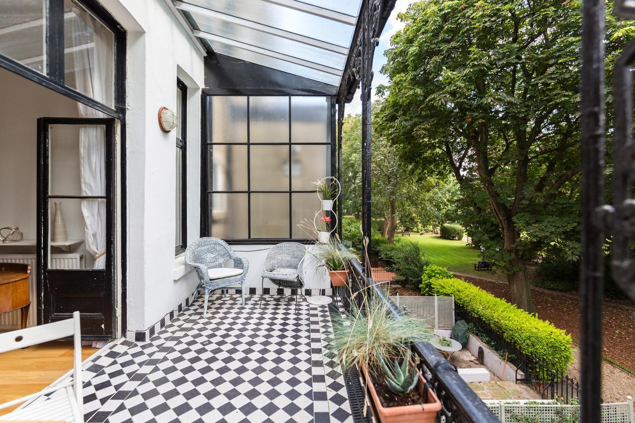 Earls Court By Basetogo Apartment