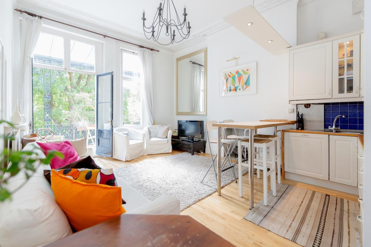 Earls Court By Basetogo Apartment *