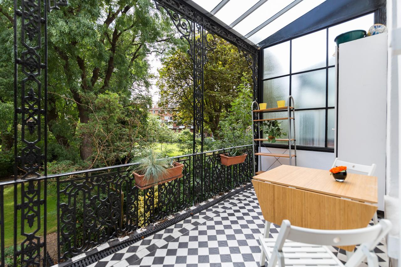 Earls Court By Basetogo Apartment