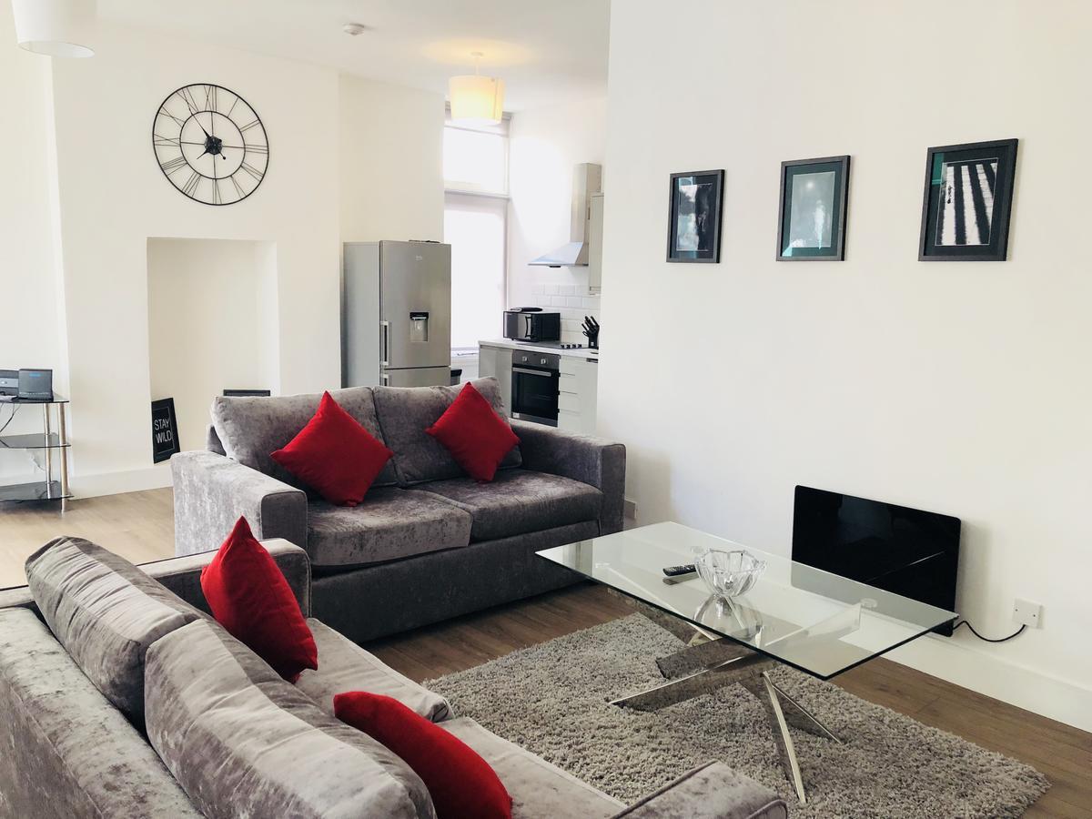 Spacious & Modern 2 Bed At Knightsbridge Apartment *