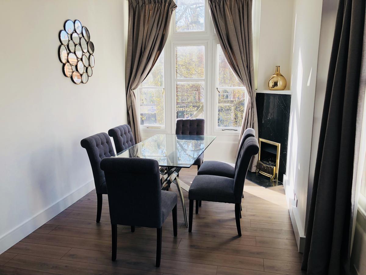 Spacious & Modern 2 Bed At Knightsbridge * London