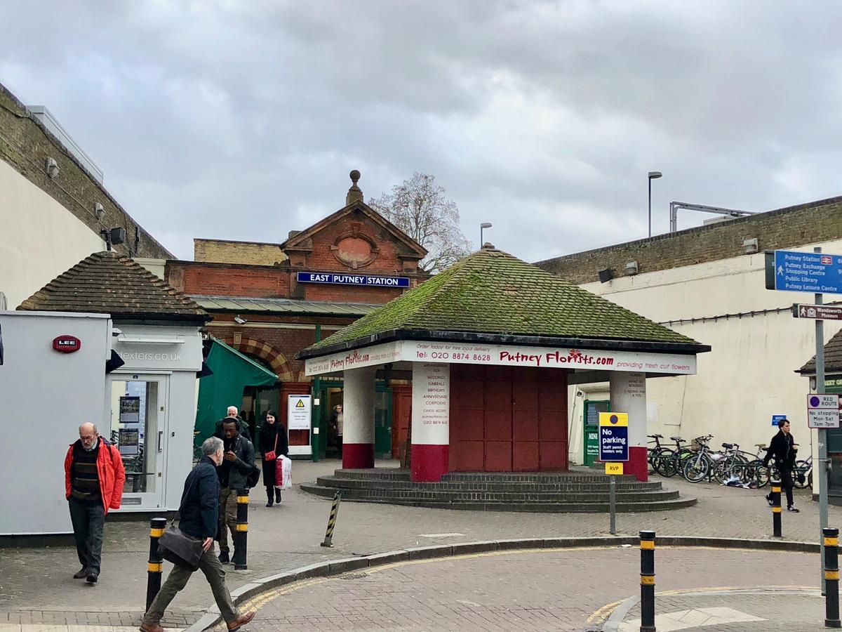 5 Mins Putney Tube Station * Londen