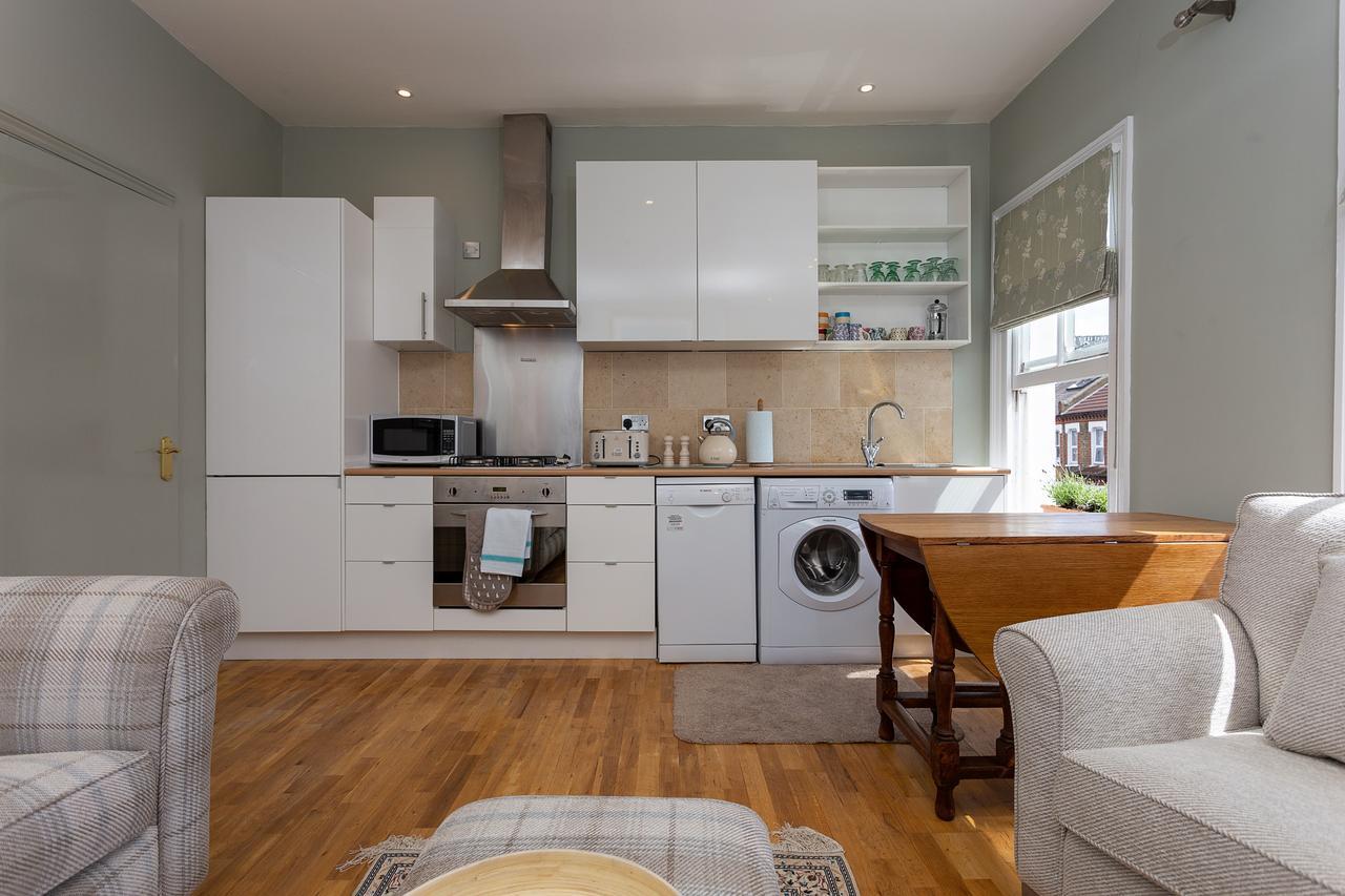 Quaint 2 Bedroom Flat - 9 Minutes Walk To Vauxhall Tube