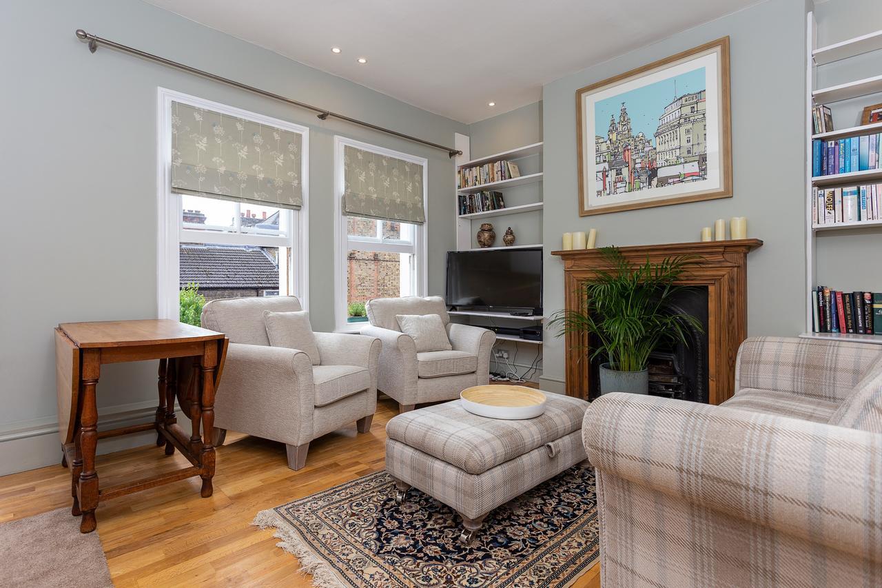 Quaint 2 Bedroom Flat - 9 Minutes Walk To Vauxhall Tube *