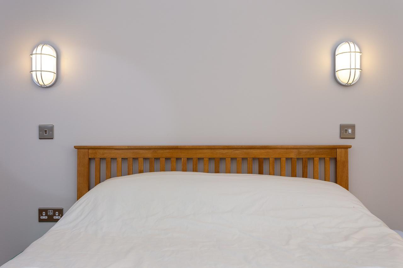Apartment 1 Bedroom Converted Warehouse In Stoke Newington London