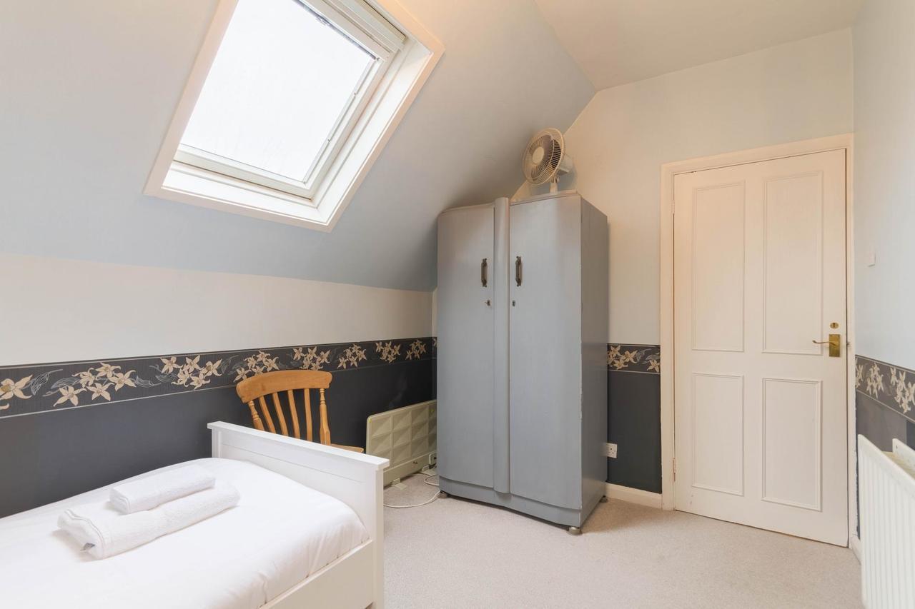 New Cosy 2 Bedroom Detached House West Finchley London