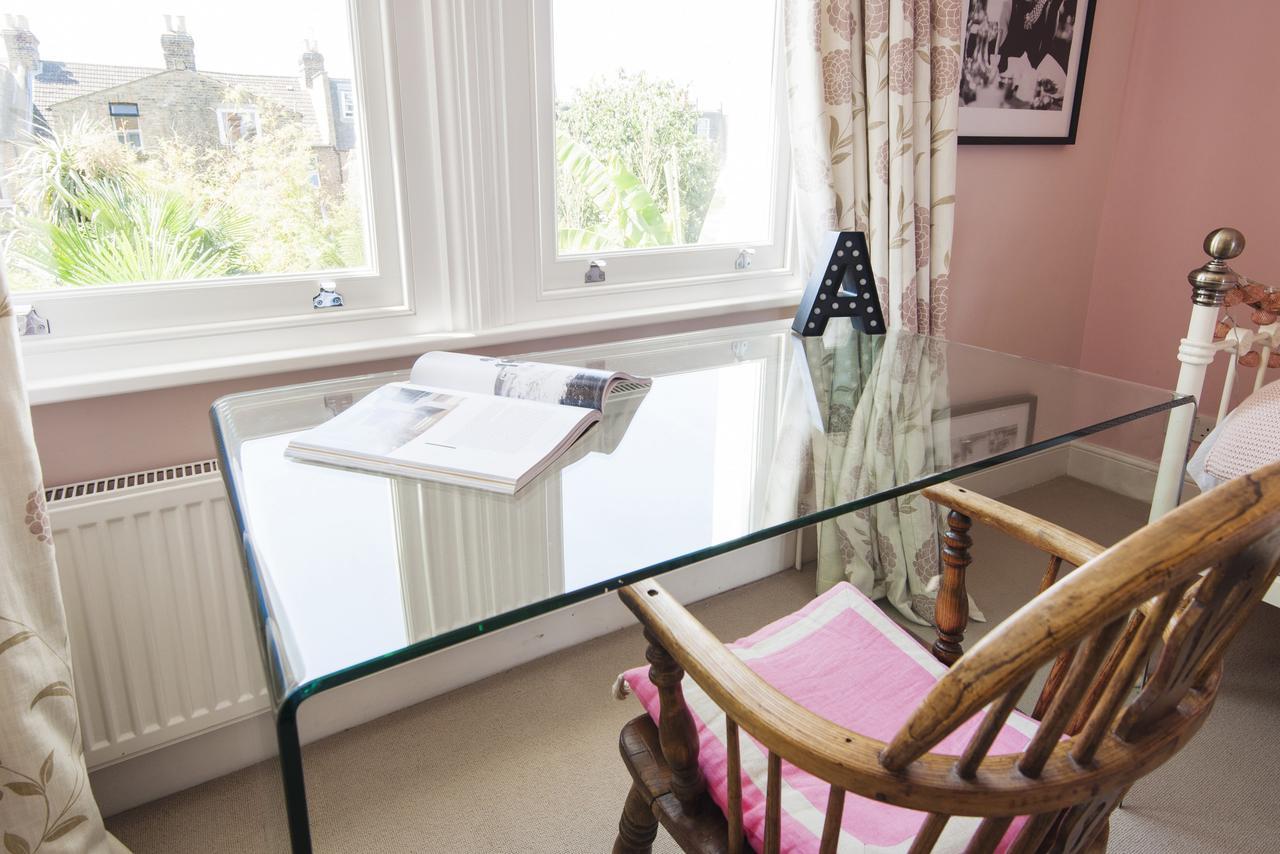 Enchanting Southfields By King George's Park Holiday home