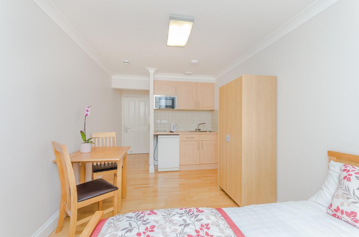 Courtfield Apartment *