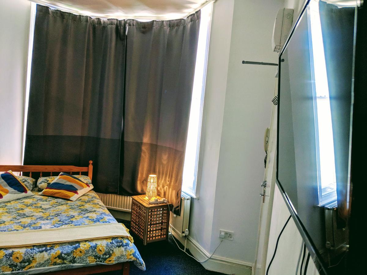 Hammersmith Lifestyle Apartment London