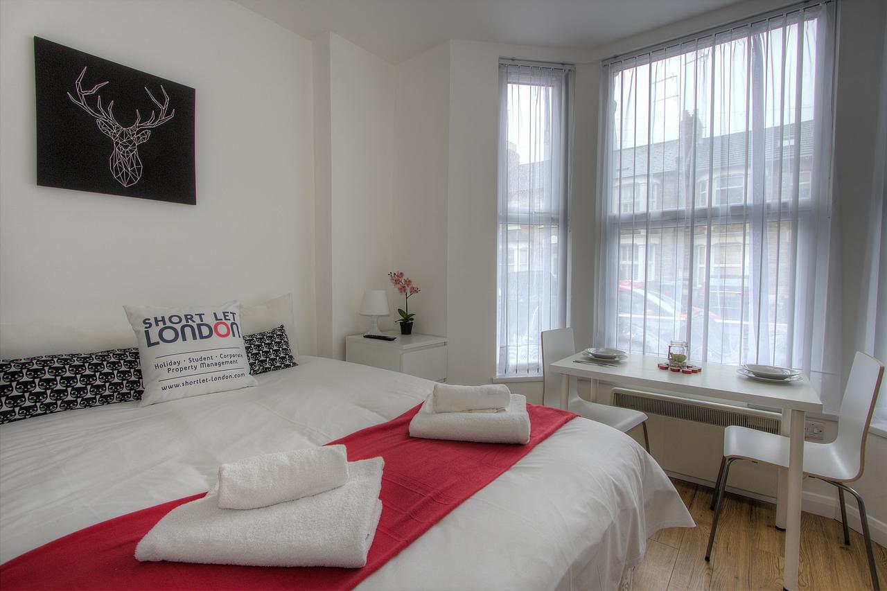 Chaplin Apartments *