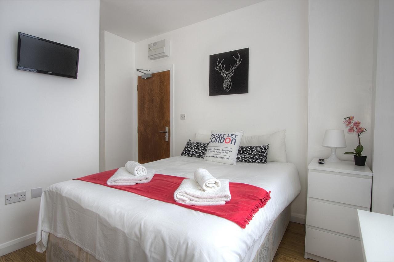 Chaplin Apartments *