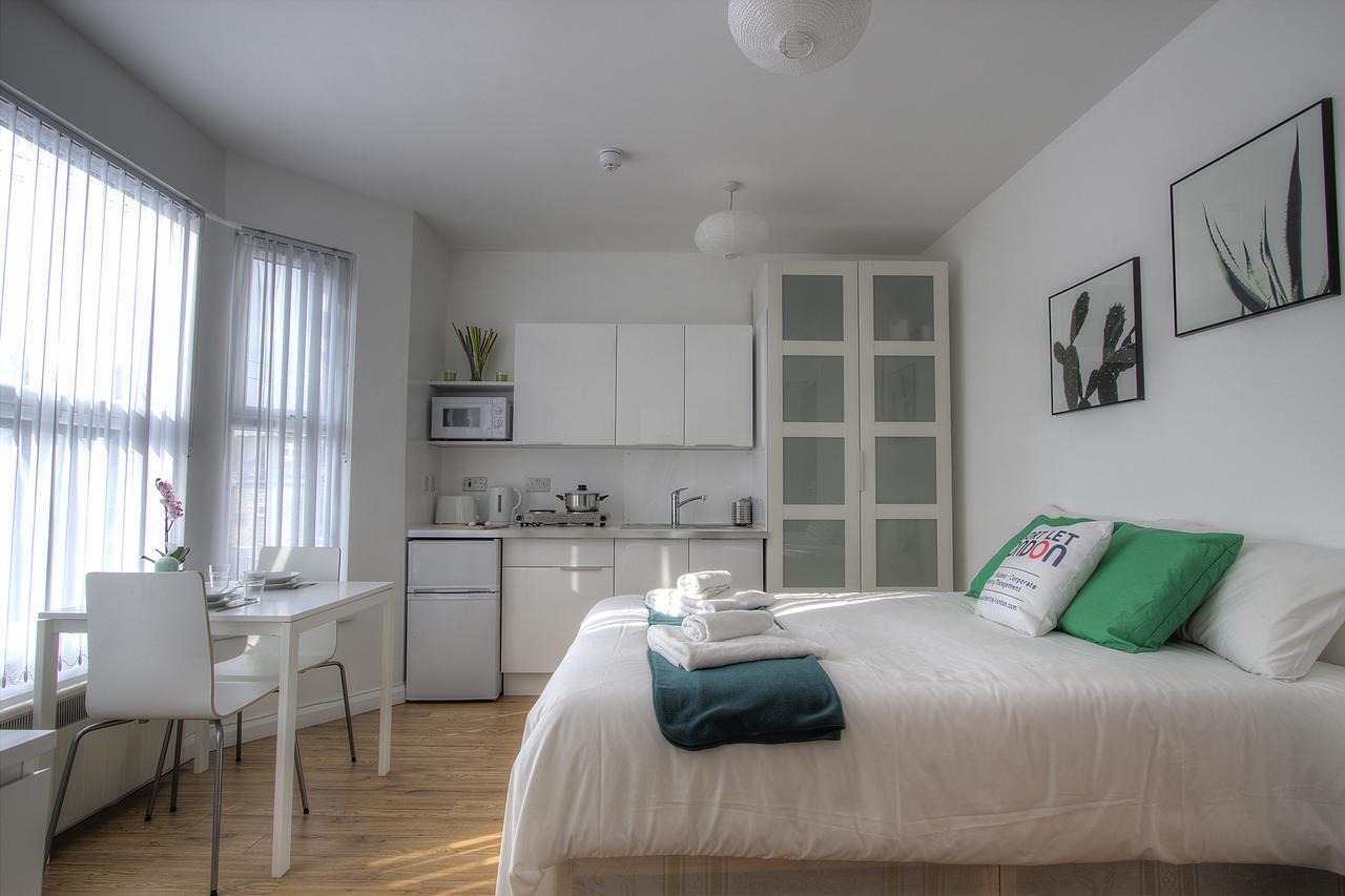 Chaplin Apartments *