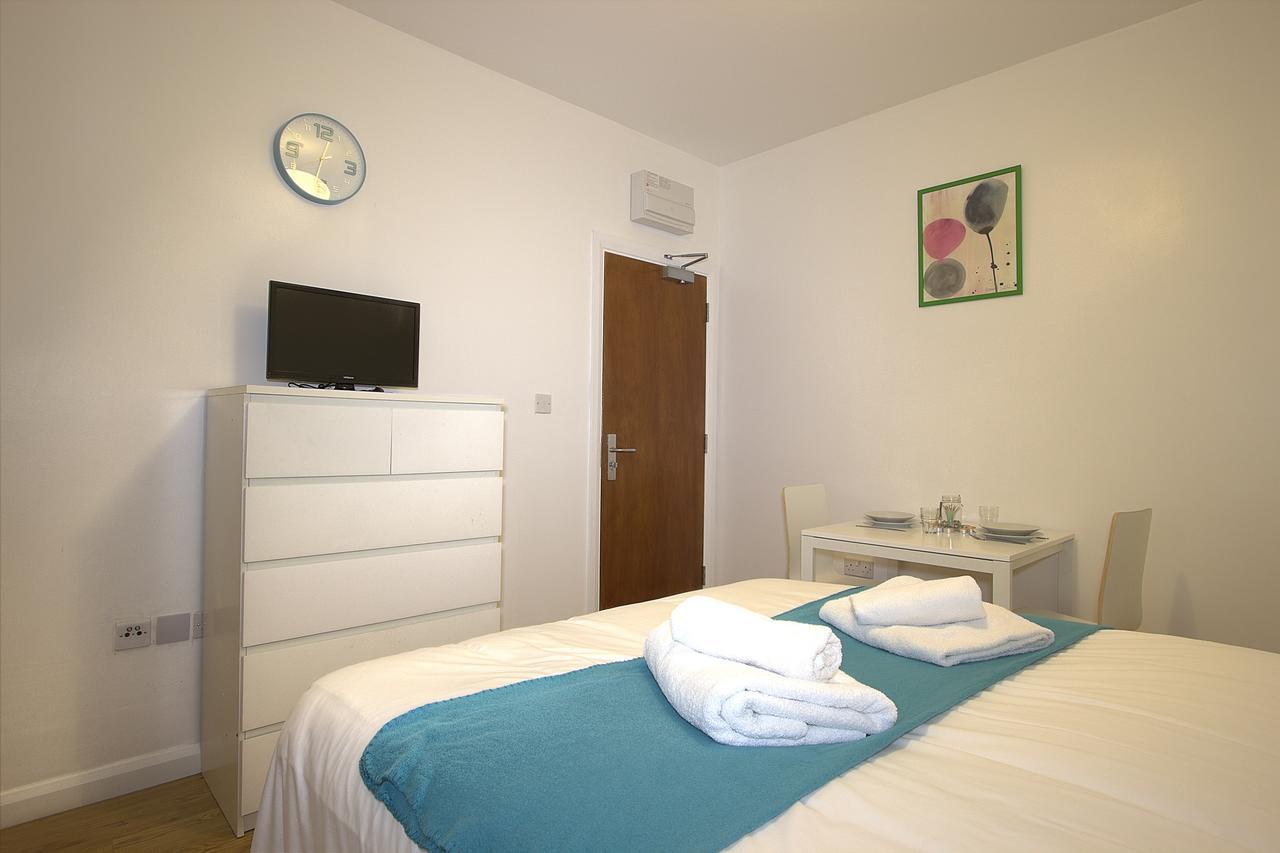 Chaplin Apartments *