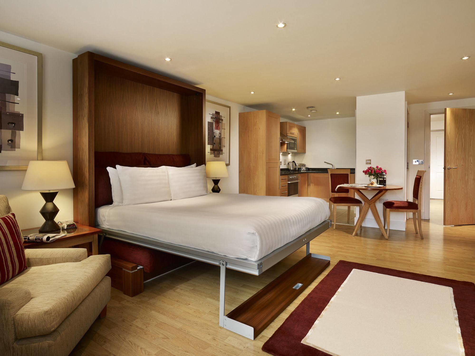 Marlin Bridge - Empire Square Apartahotel 4*